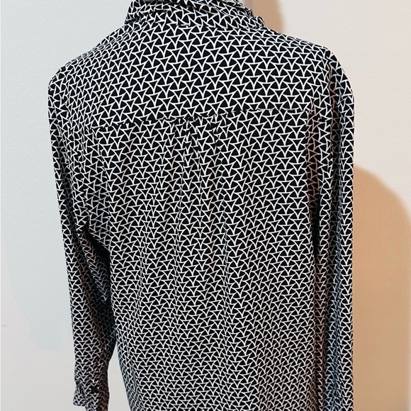 Banana Republic-Black and White Patterned Top Medium - Picture 5 of 7